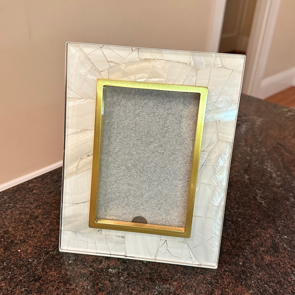 Kendra Scott White Mother of Pearl Shell Onyx Gold Picture Frame 4x6